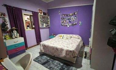 SE VENDE CASA 4 DORM B° AMEGHINO, V.M. C/ESCRITURA