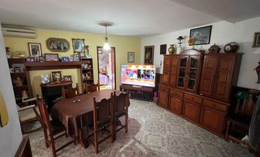 SE VENDE CASA 4 DORM B° AMEGHINO, V.M. C/ESCRITURA