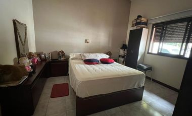 SE VENDE CASA 4 DORM B° AMEGHINO, V.M. C/ESCRITURA