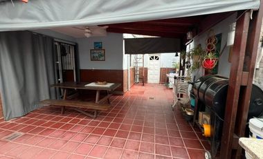 SE VENDE CASA 4 DORM B° AMEGHINO, V.M. C/ESCRITURA