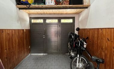 SE VENDE CASA 4 DORM B° AMEGHINO, V.M. C/ESCRITURA