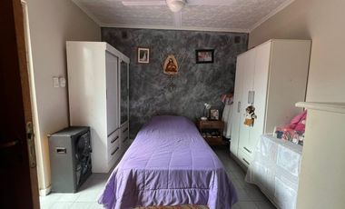 SE VENDE CASA 4 DORM B° AMEGHINO, V.M. C/ESCRITURA