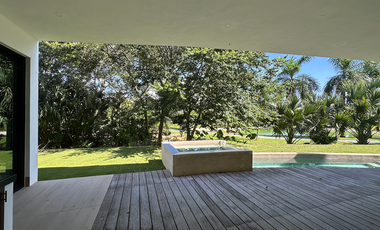 Casa en renta con vista a campo y lago en la privada Kilil, Yucatán Country Club