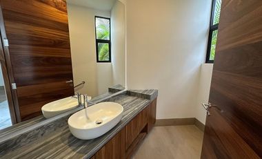Casa en renta con vista a campo y lago en la privada Kilil, Yucatán Country Club