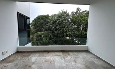 Casa en renta con vista a campo y lago en la privada Kilil, Yucatán Country Club