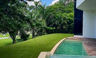 Casa en renta con vista a campo y lago en la privada Kilil, Yucatán Country Club