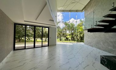 Casa en renta con vista a campo y lago en la privada Kilil, Yucatán Country Club