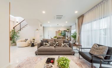 5 Bedroom House for sale at Graceland