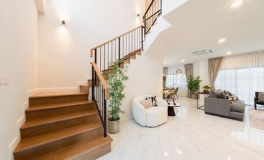 5 Bedroom House for sale at Graceland