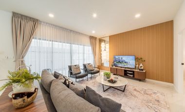5 Bedroom House for sale at Graceland