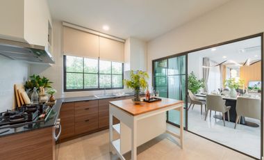 5 Bedroom House for sale at Graceland