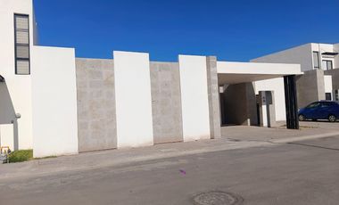 CASA CON ALBERCA Y JACUZZI, AMUEBLADA EN RENTA SECTOR VIÑEDOS, TORREÓN ,COAH.