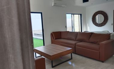 CASA CON ALBERCA Y JACUZZI, AMUEBLADA EN RENTA SECTOR VIÑEDOS, TORREÓN ,COAH.
