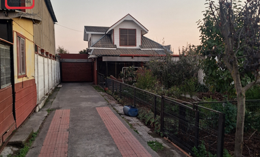 Amplia casa 3D 3B con gran terreno y 4 estacionamientos