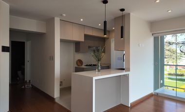 Flat En Venta En Surco, Primer Piso Frente A Parque, 4 Dormitorios Y Terraza Amplia