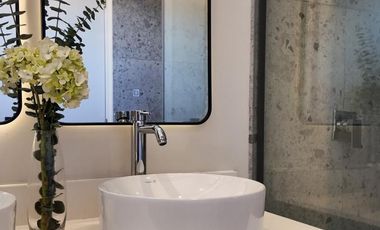 Flat En Venta En Surco, Primer Piso Frente A Parque, 4 Dormitorios Y Terraza Amplia