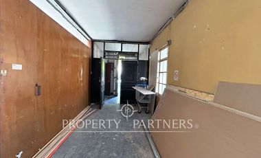 Local comercial esquina en Av. Pedro de Valdivia muy cerca de la estación del Metro Ñuñoa (Línea 3 y Línea 6).