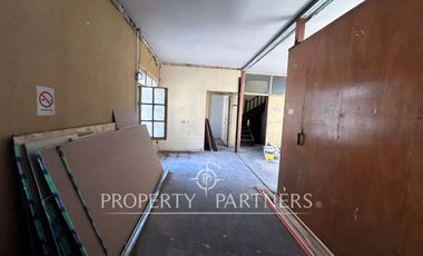 Local comercial esquina en Av. Pedro de Valdivia muy cerca de la estación del Metro Ñuñoa (Línea 3 y Línea 6).