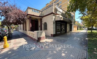 Local comercial esquina en Av. Pedro de Valdivia muy cerca de la estación del Metro Ñuñoa (Línea 3 y Línea 6).