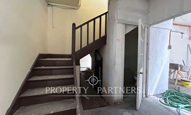 Local comercial esquina en Av. Pedro de Valdivia muy cerca de la estación del Metro Ñuñoa (Línea 3 y Línea 6).