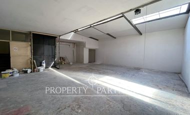 Local comercial esquina en Av. Pedro de Valdivia muy cerca de la estación del Metro Ñuñoa (Línea 3 y Línea 6).