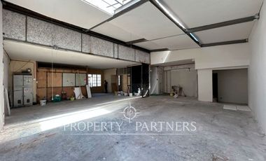 Local comercial esquina en Av. Pedro de Valdivia muy cerca de la estación del Metro Ñuñoa (Línea 3 y Línea 6).