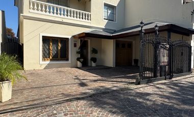 CASA EN VENTA 5 AMBIENTES CON JARDÍN, PILETA Y GRAN PLAYROOM – VICENTE LÓPEZ