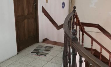 ALQUILER: Hermoso Chalet Dividido en Departamentos - ISIDRO CASANOVA