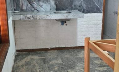 ALQUILER: Hermoso Chalet Dividido en Departamentos - ISIDRO CASANOVA