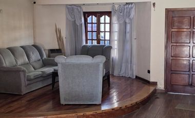 ALQUILER: Hermoso Chalet Dividido en Departamentos - ISIDRO CASANOVA