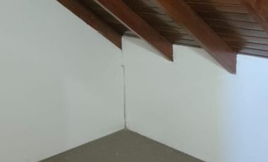 ALQUILER: Hermoso Chalet Dividido en Departamentos - ISIDRO CASANOVA