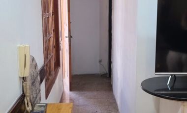 ALQUILER: Hermoso Chalet Dividido en Departamentos - ISIDRO CASANOVA