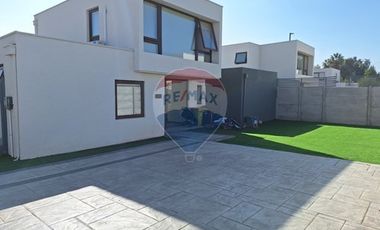 Tu hogar moderno y sereno en Tierras Lindas