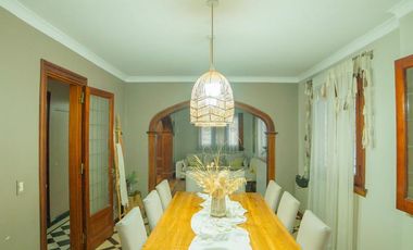 Casa en Alquiler   6 ambientes con Jardín y Pileta en FLORIDA