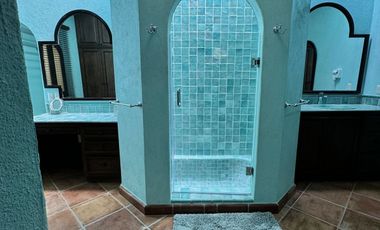Lujosa residencia totalmente amueblada, en exclusivo fraccionamiento a 5 mins de