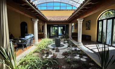 Lujosa residencia totalmente amueblada, en exclusivo fraccionamiento a 5 mins de