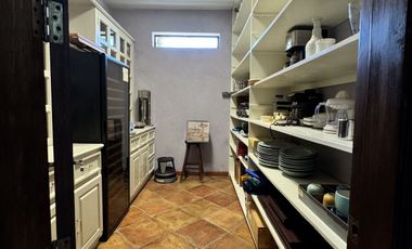 Lujosa residencia totalmente amueblada, en exclusivo fraccionamiento a 5 mins de
