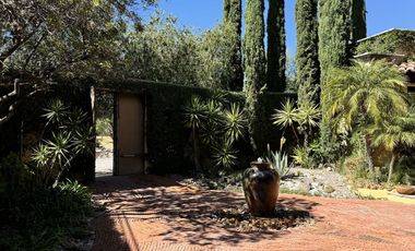 Lujosa residencia totalmente amueblada, en exclusivo fraccionamiento a 5 mins de