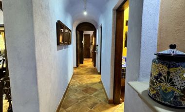 Lujosa residencia totalmente amueblada, en exclusivo fraccionamiento a 5 mins de
