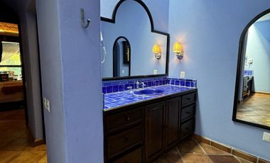 Lujosa residencia totalmente amueblada, en exclusivo fraccionamiento a 5 mins de