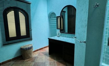 Lujosa residencia totalmente amueblada, en exclusivo fraccionamiento a 5 mins de