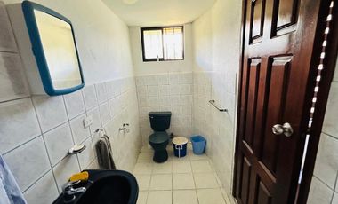 Casa en Venta con 6100m2 de terreno Tababela sector Oyambarillo