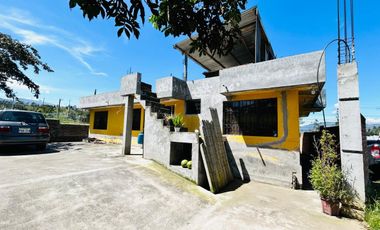 Casa en Venta con 6100m2 de terreno Tababela sector Oyambarillo