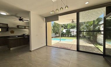 CASA EN VENTA DE 2 PLANTAS, ALBERCA Y PANELES SOLARES  | CONKAL