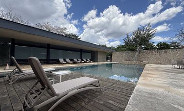 CASA EN VENTA DE 2 PLANTAS, ALBERCA Y PANELES SOLARES  | CONKAL