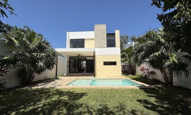 CASA EN VENTA DE 2 PLANTAS, ALBERCA Y PANELES SOLARES  | CONKAL