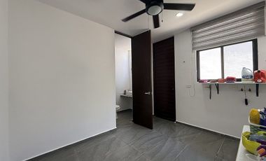 CASA EN VENTA DE 2 PLANTAS, ALBERCA Y PANELES SOLARES  | CONKAL