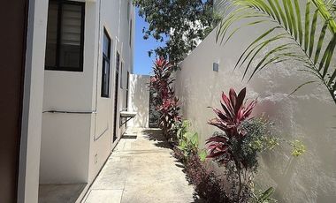 CASA EN VENTA DE 2 PLANTAS, ALBERCA Y PANELES SOLARES  | CONKAL