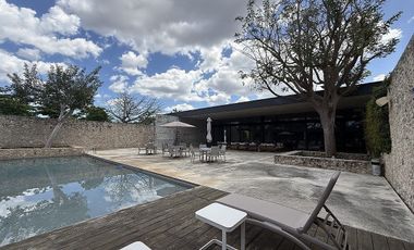 CASA EN VENTA DE 2 PLANTAS, ALBERCA Y PANELES SOLARES  | CONKAL