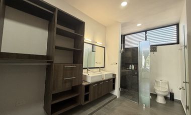 CASA EN VENTA DE 2 PLANTAS, ALBERCA Y PANELES SOLARES  | CONKAL